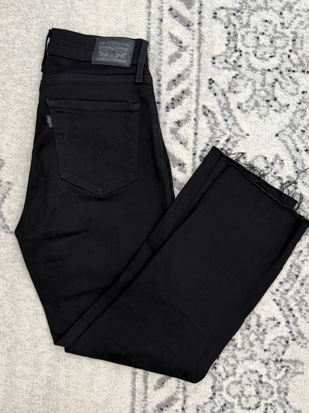 Levi 724 High Rise Straight Crop - Black